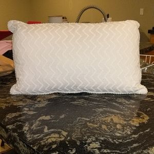 White throw pillow